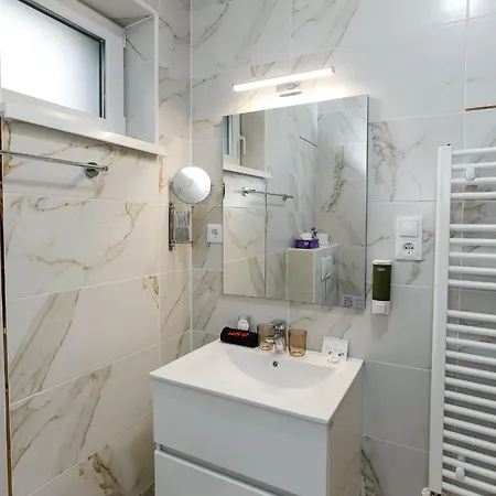 Lumen Gasztropanzio 4* אגר
