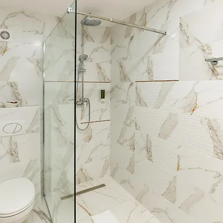 Lumen Gasztropanzio 4* אגר