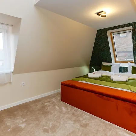 Lumen Gasztropanzio 4* אגר